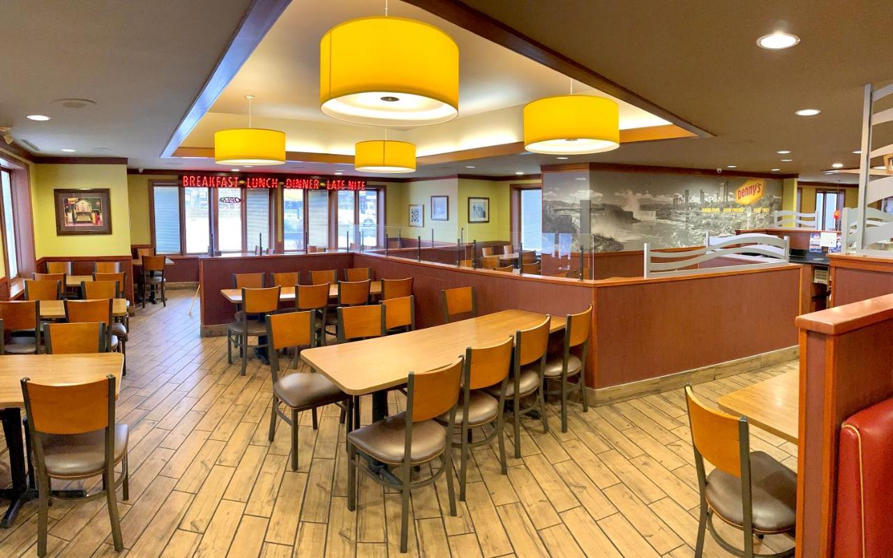 Howard Johnson Plaza By Wyndham By The Falls Καταρράκτες του Νιαγάρα Εξωτερικό φωτογραφία