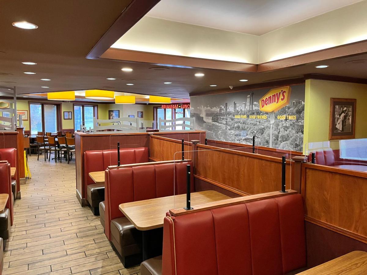Howard Johnson Plaza By Wyndham By The Falls Καταρράκτες του Νιαγάρα Εξωτερικό φωτογραφία