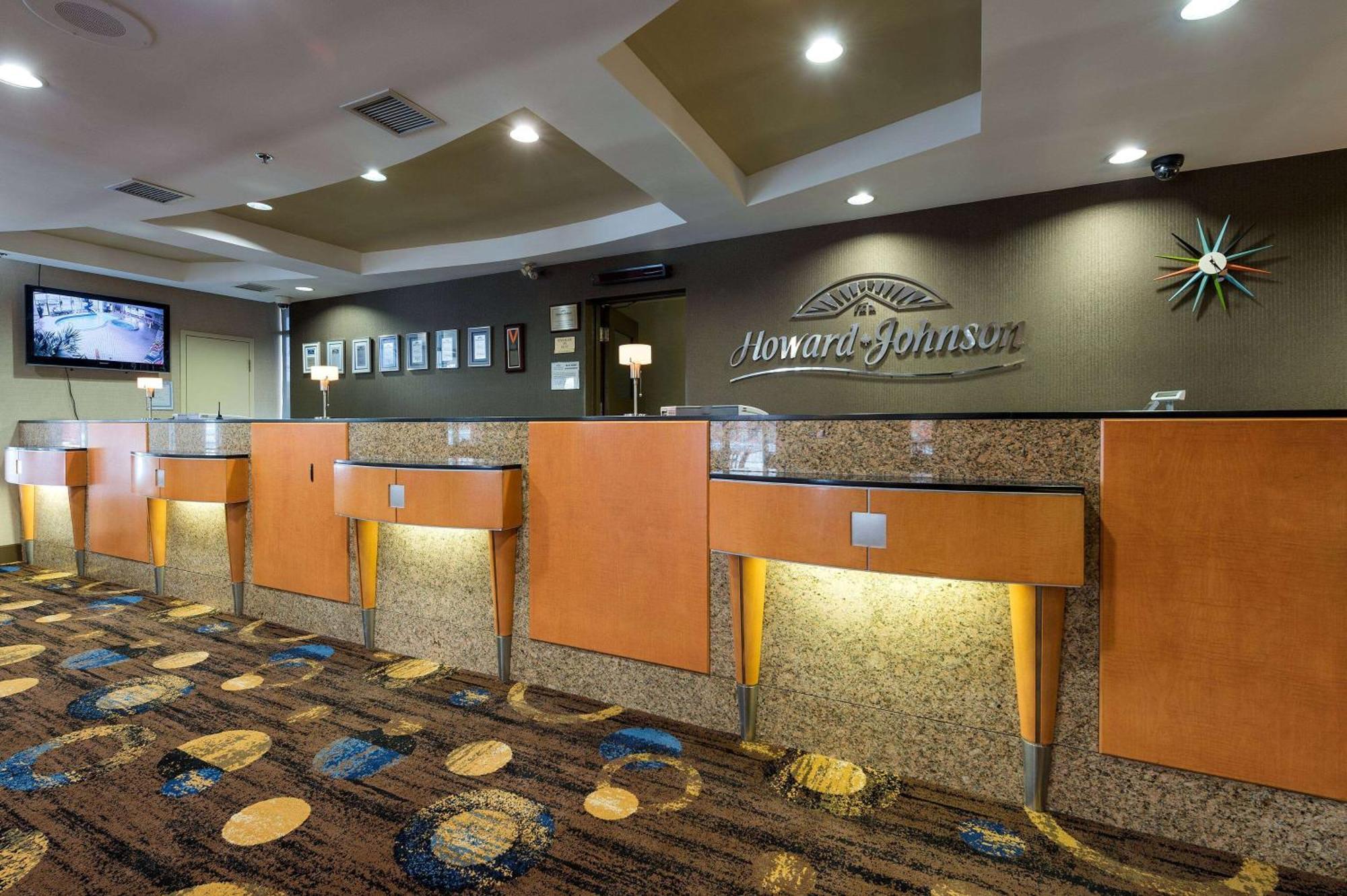 Howard Johnson Plaza By Wyndham By The Falls Καταρράκτες του Νιαγάρα Εξωτερικό φωτογραφία