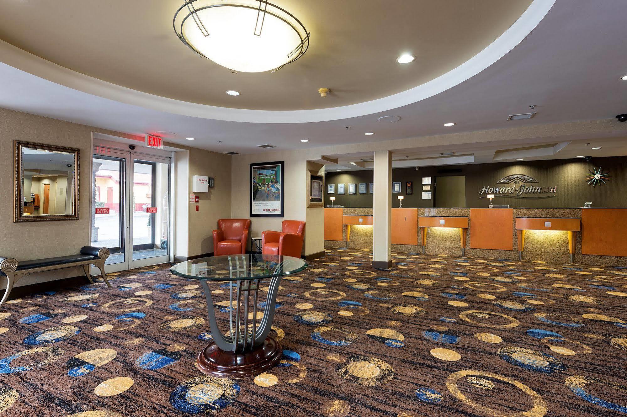 Howard Johnson Plaza By Wyndham By The Falls Καταρράκτες του Νιαγάρα Εξωτερικό φωτογραφία